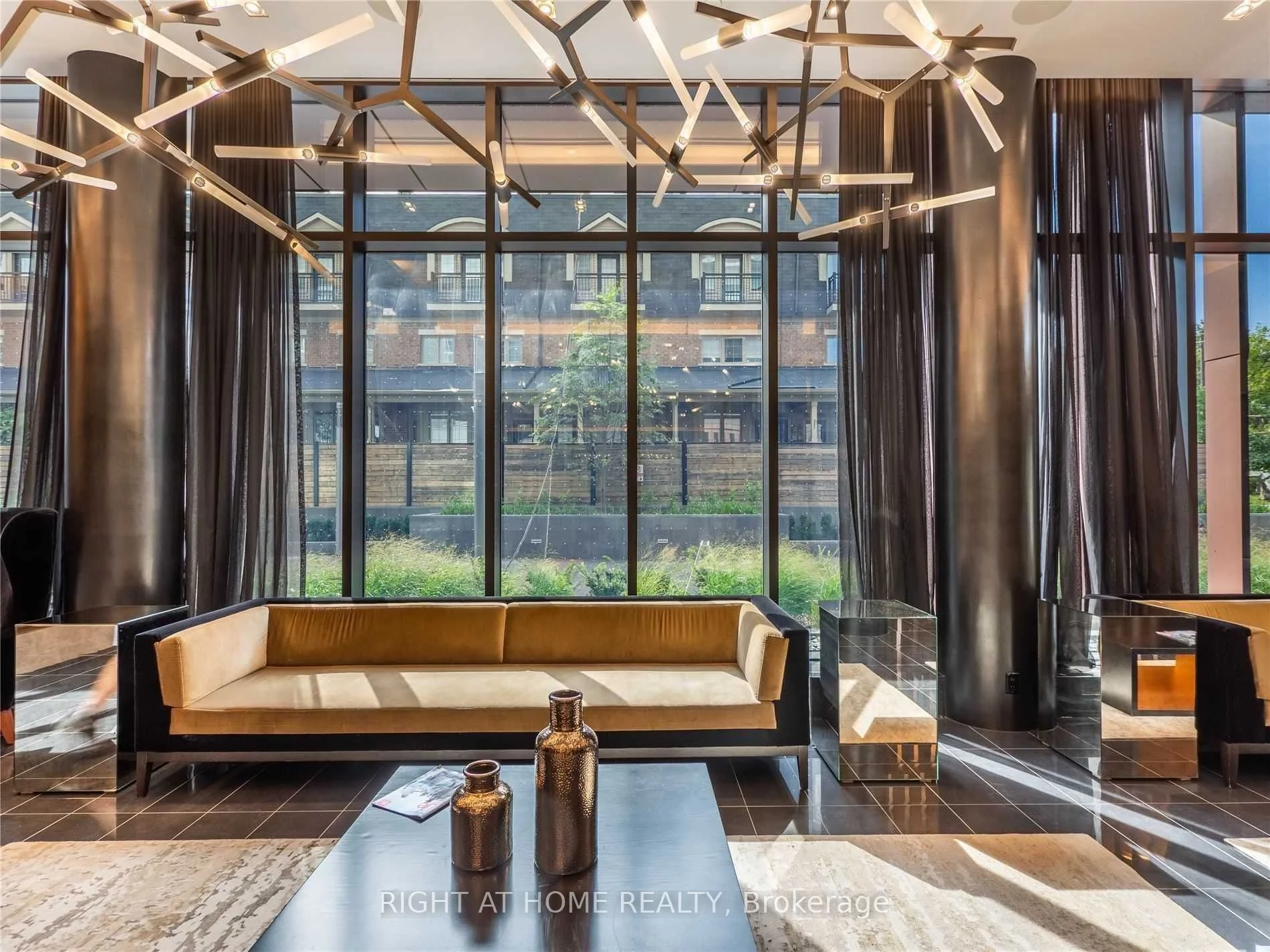 101 Erskine Avenue 1906, Toronto C10, ON M4P 1Y5