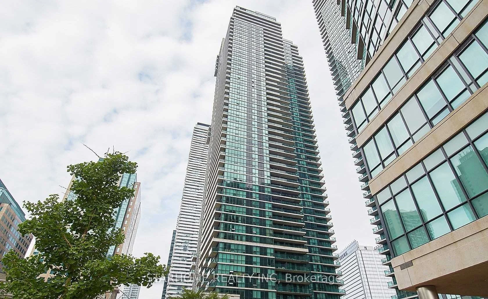 18 Harbour Street 707, Toronto C01, On M5j 2z6