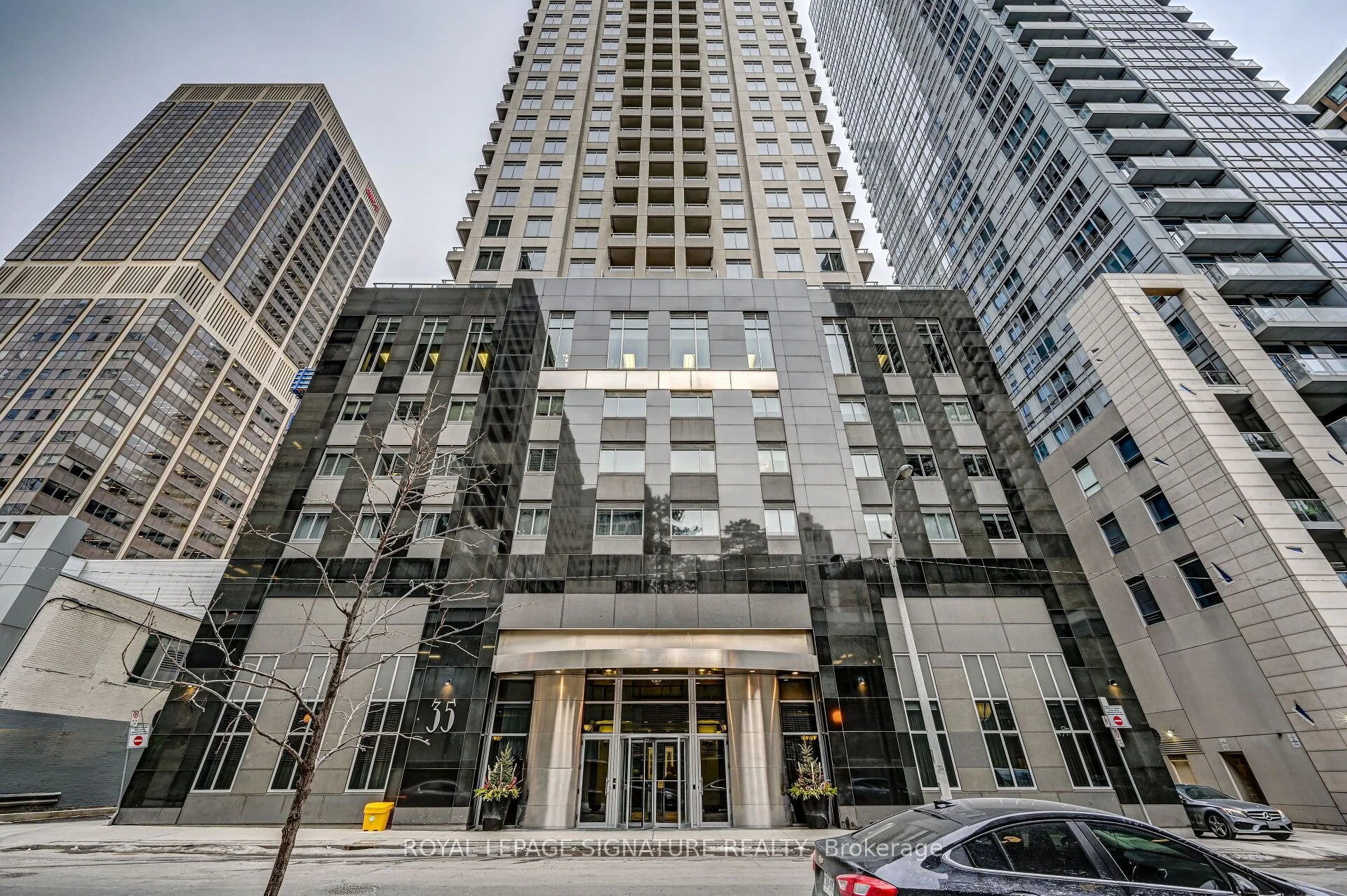 35 Balmuto Street 1702, Toronto C01, On M4y 0a3
