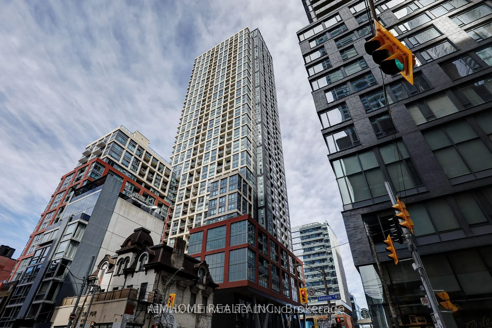 108 PETER Street 1721, Toronto C01, ON M5V 0W2