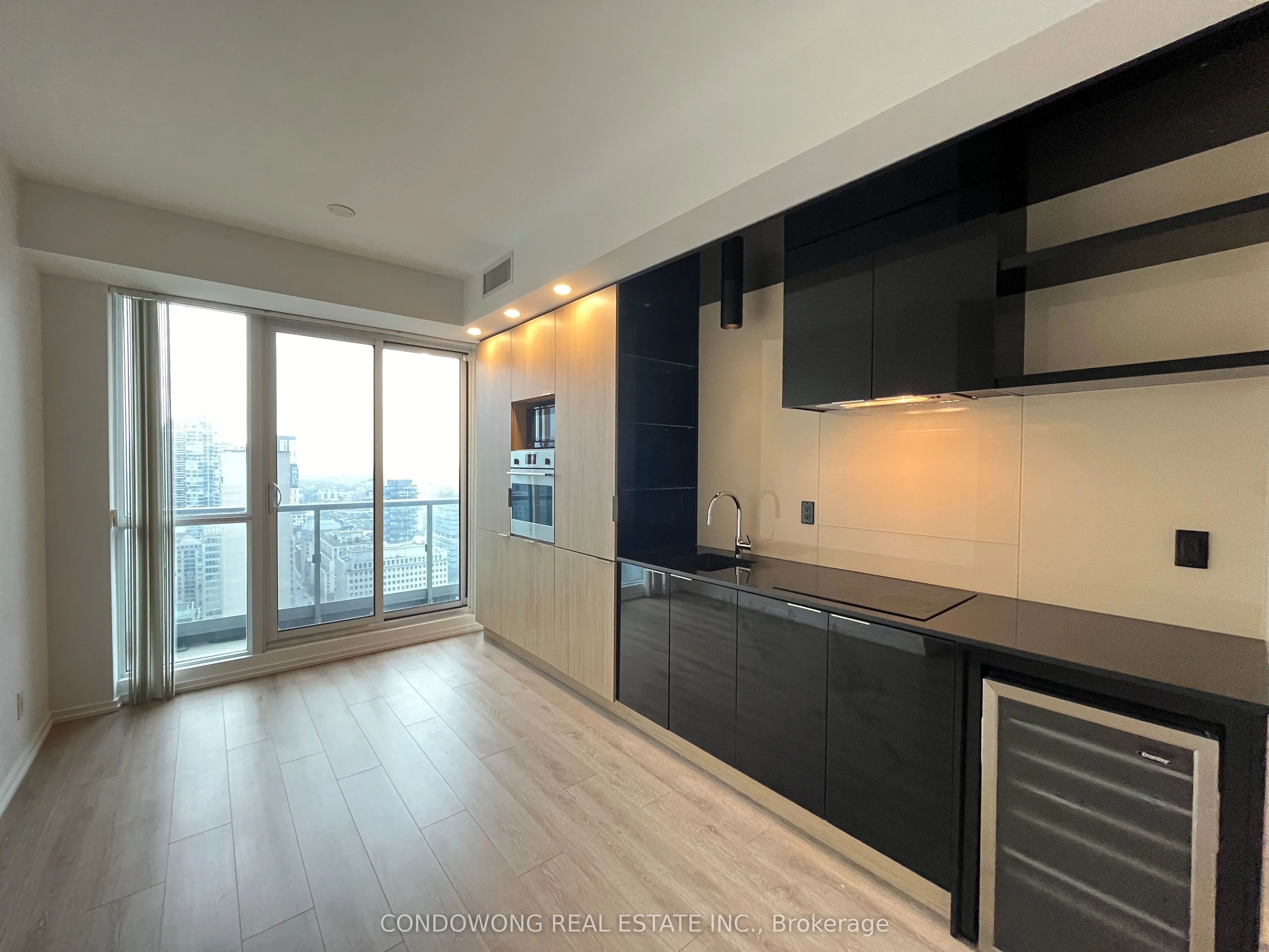 70 Temperance Street 3312, Toronto C01, ON M5H 0B1