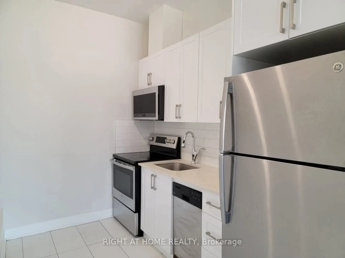 1807 Eglinton Avenue W 201, Toronto C03, On M6e 2h7