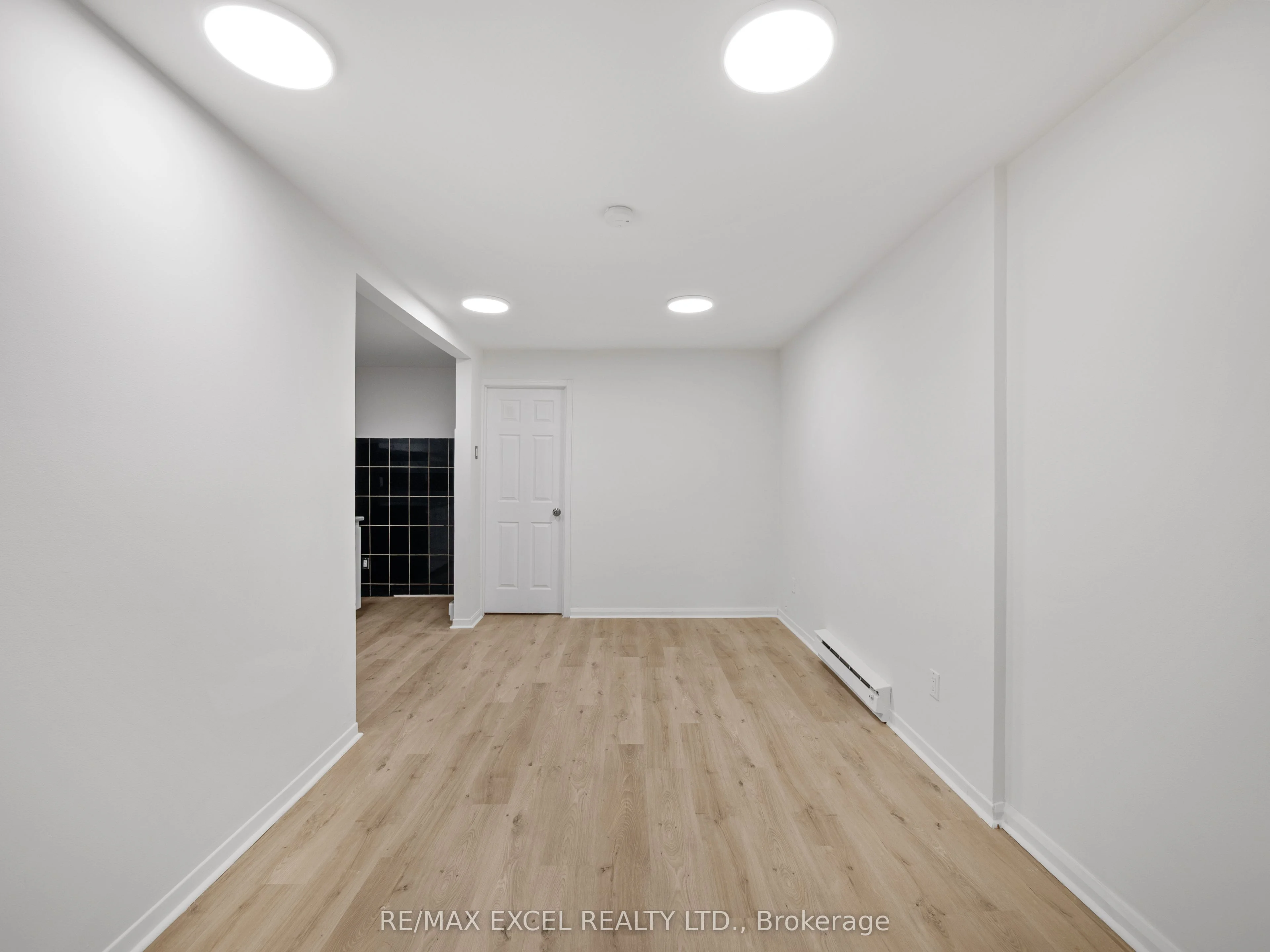 137 Gerrard Street E Bsmt, Toronto C08, ON M5A 2E3