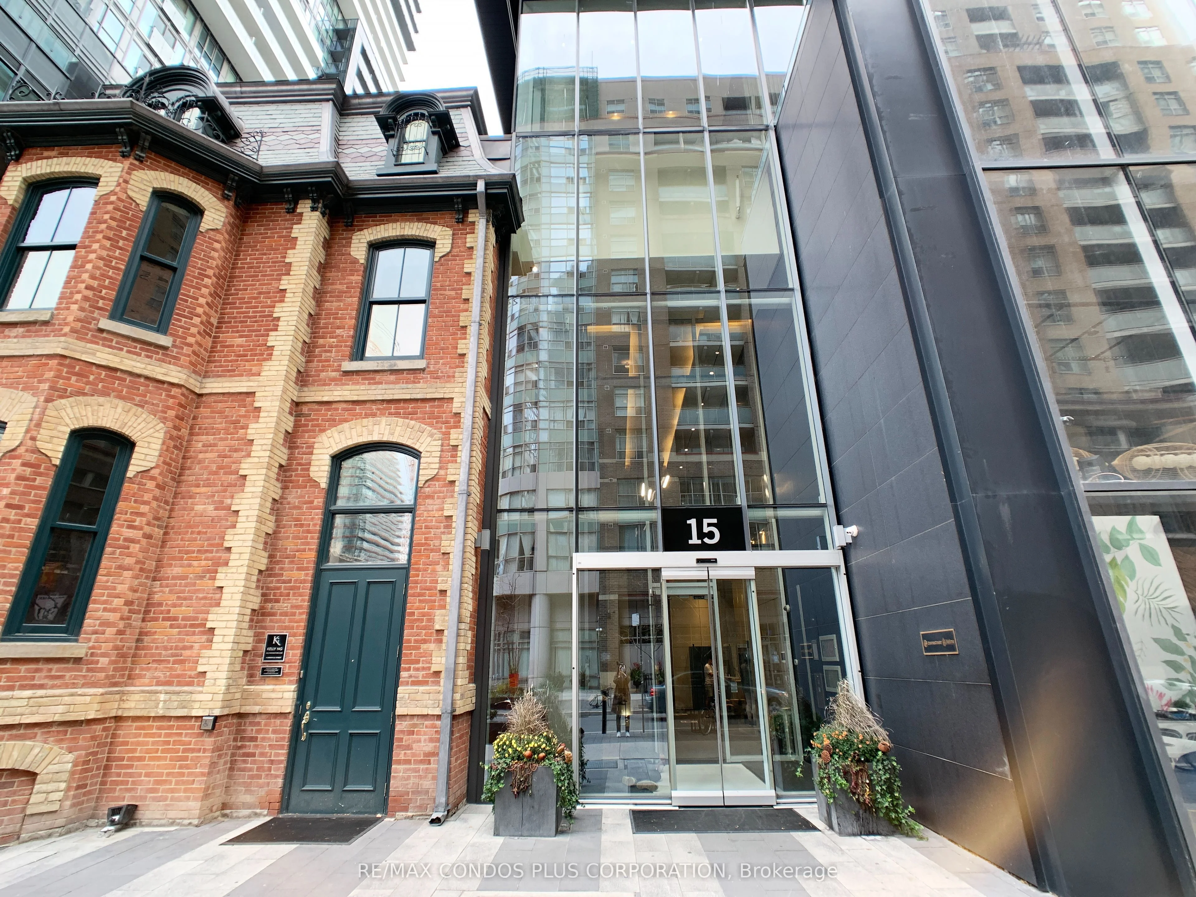 15 Grenville Street 3803, Toronto C01, ON M4Y 1A1