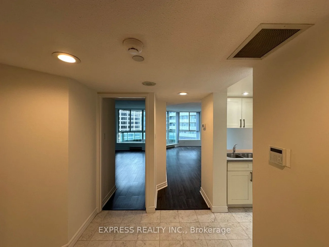 38 Elm Street 2702, Toronto C01, ON M5G 2K5
