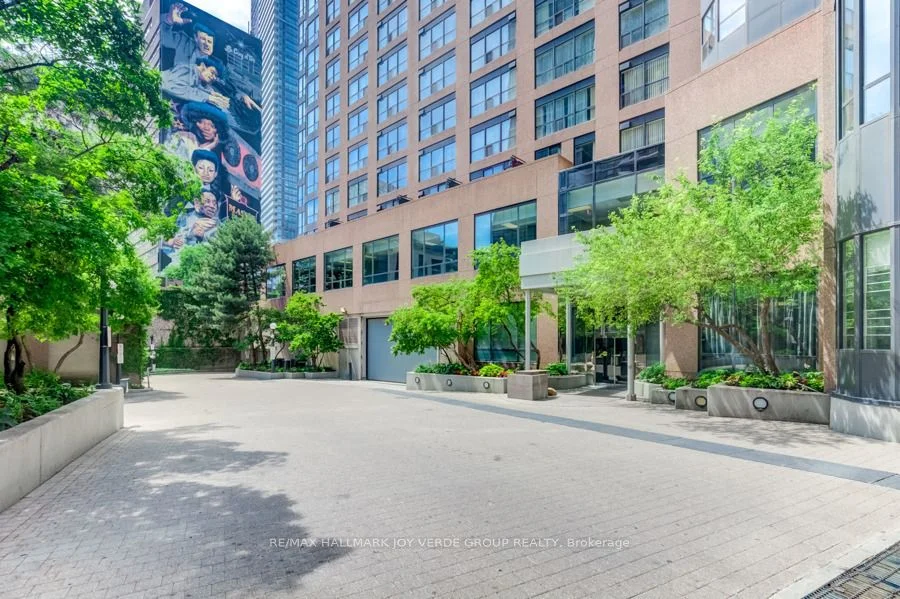 7 Carlton Street 1213, Toronto C08, ON M5B 2M3