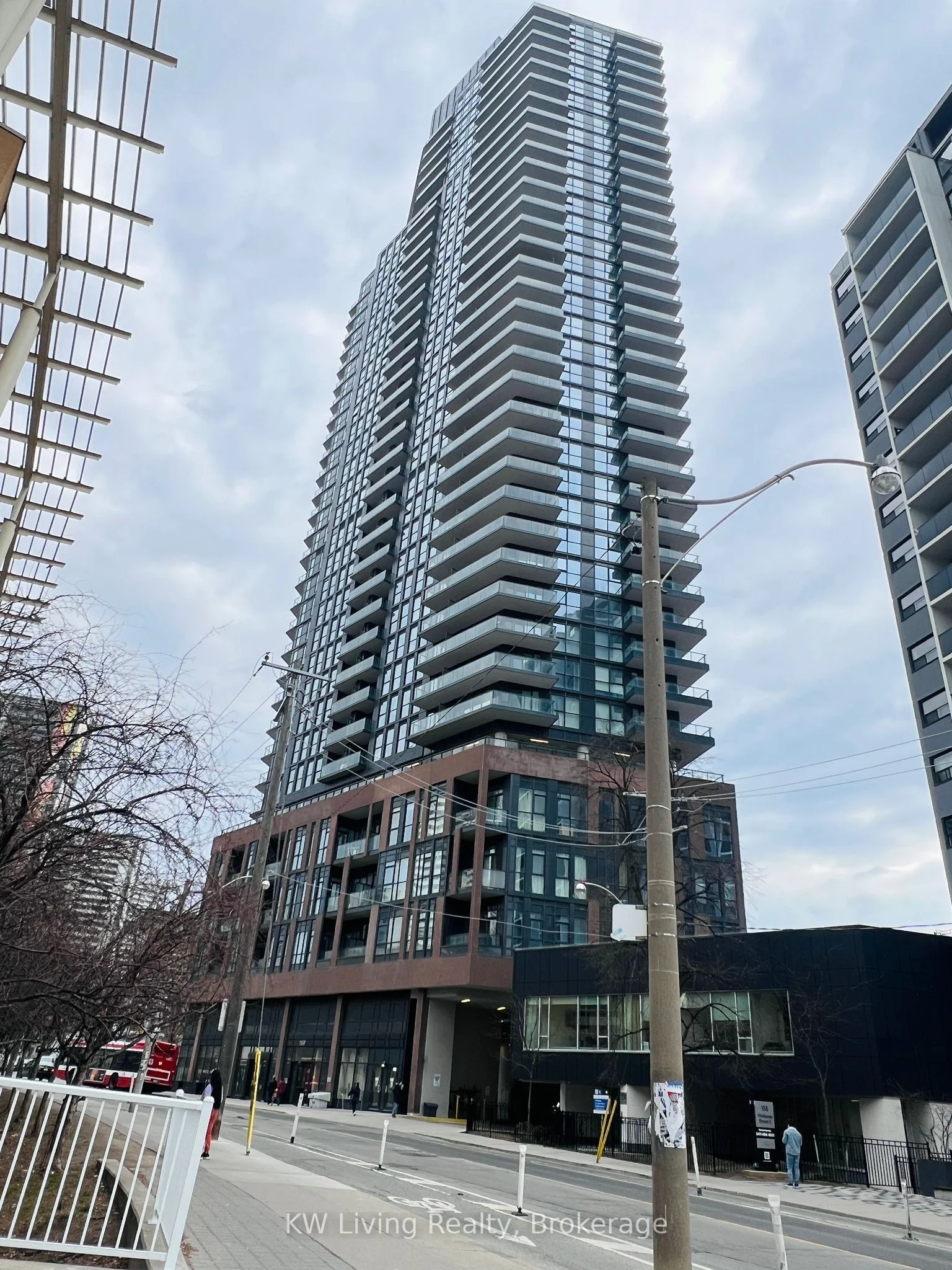 159 Wellesley Street E PH05, Toronto C08, ON M4Y 0H5