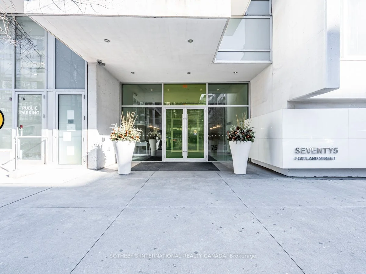 75 Portland Street 402, Toronto C01, On M5v 2m9