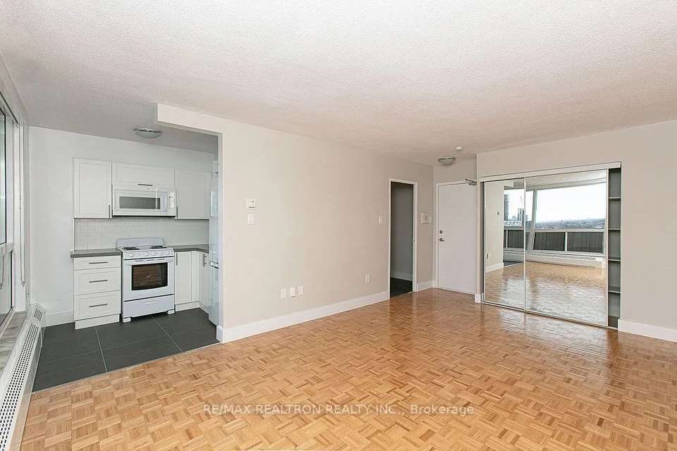 666 Spadina Avenue 1702, Toronto C01, On M5s 2h8