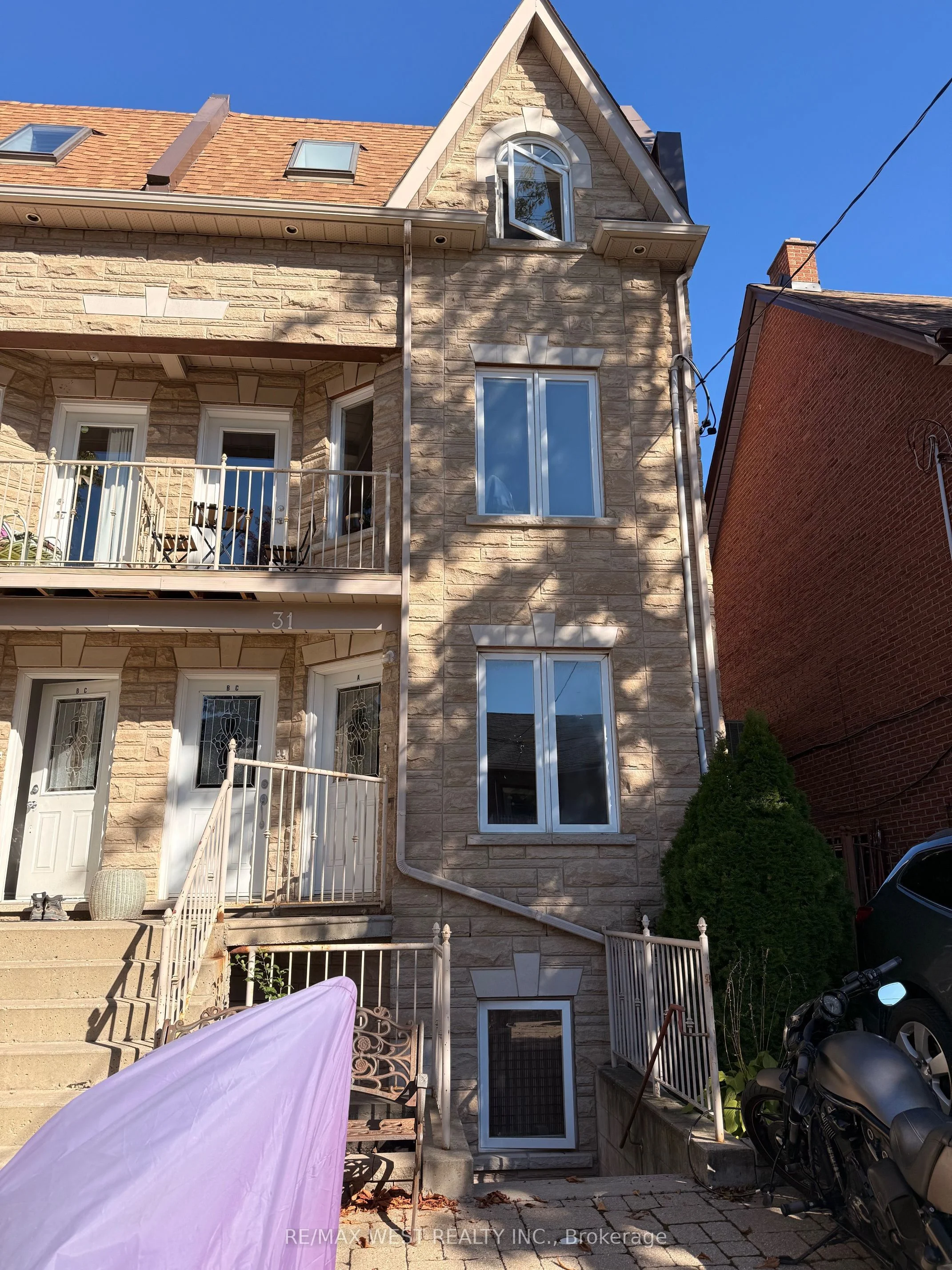 31 Brookfield Street A, Toronto C01, ON M6J 3A8