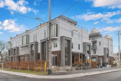 Condo Townhouse in Toronto