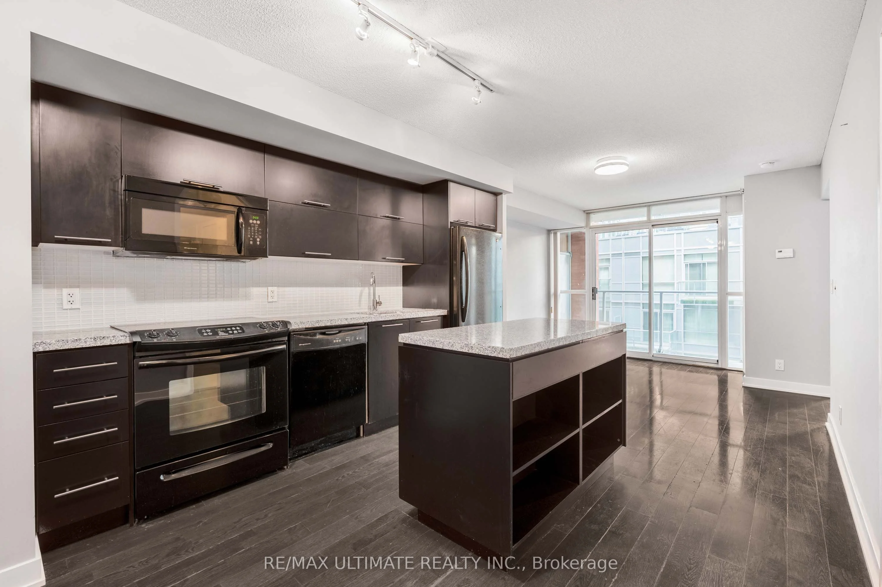 21 Nelson Street 615, Toronto C01, ON M5V 1T8