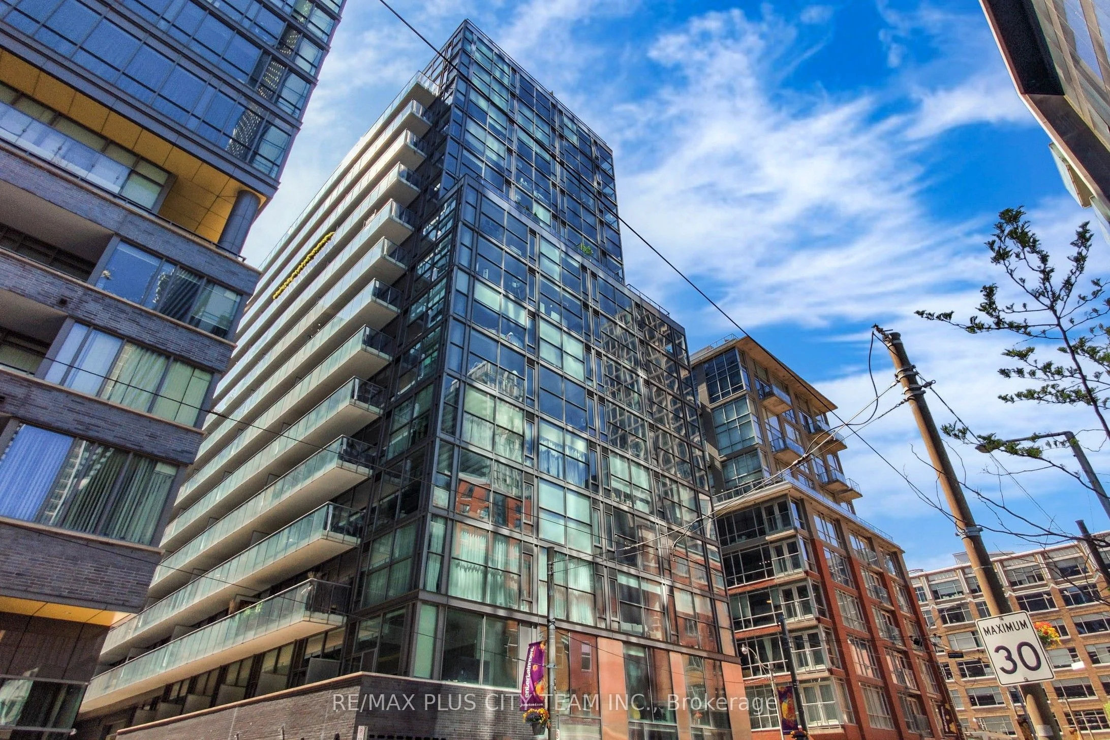 25 Oxley Street 712, Toronto C01, ON M5V 2J5
