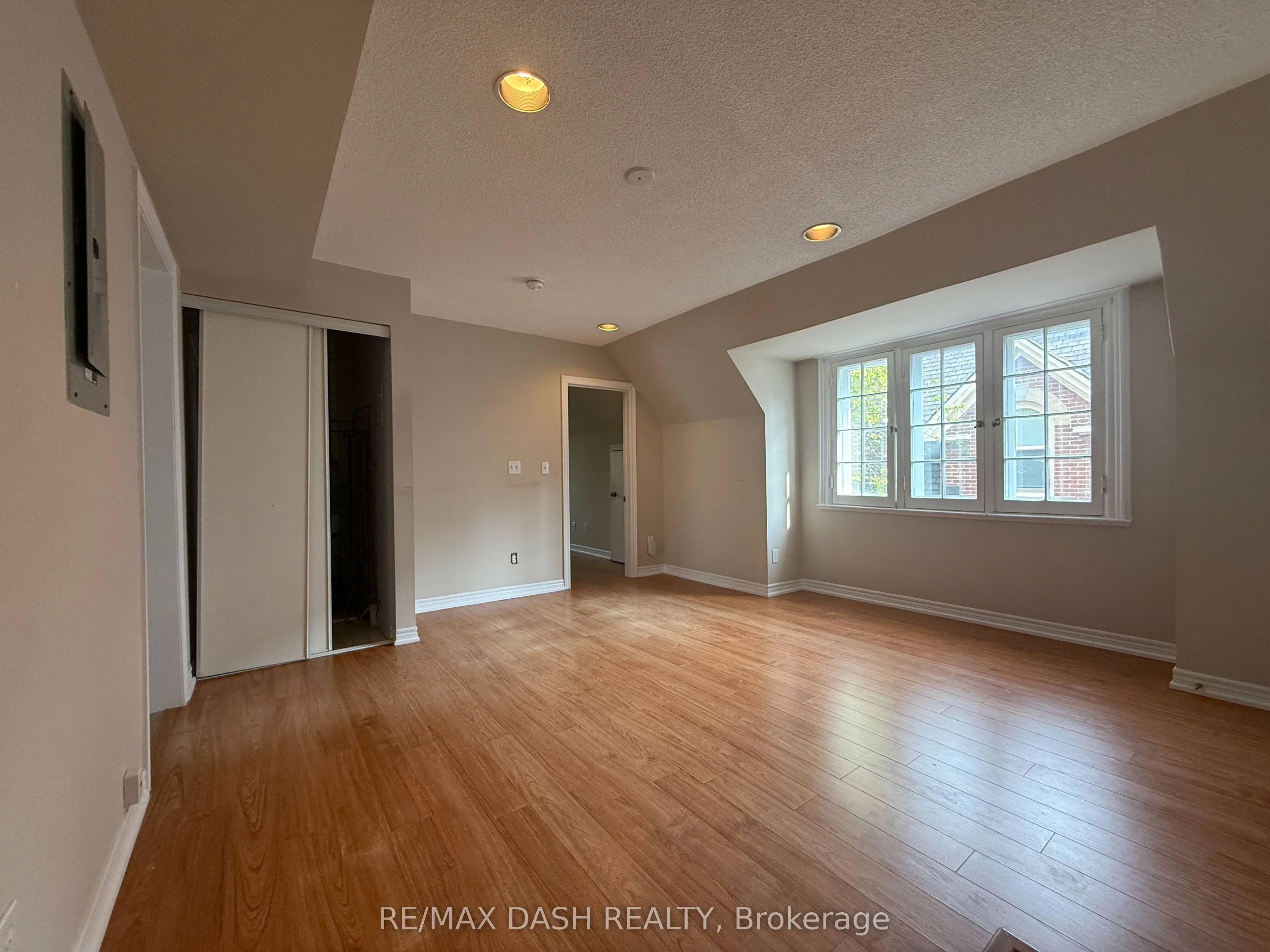 228 St George Street 7, Toronto C02, ON M5R 2N5