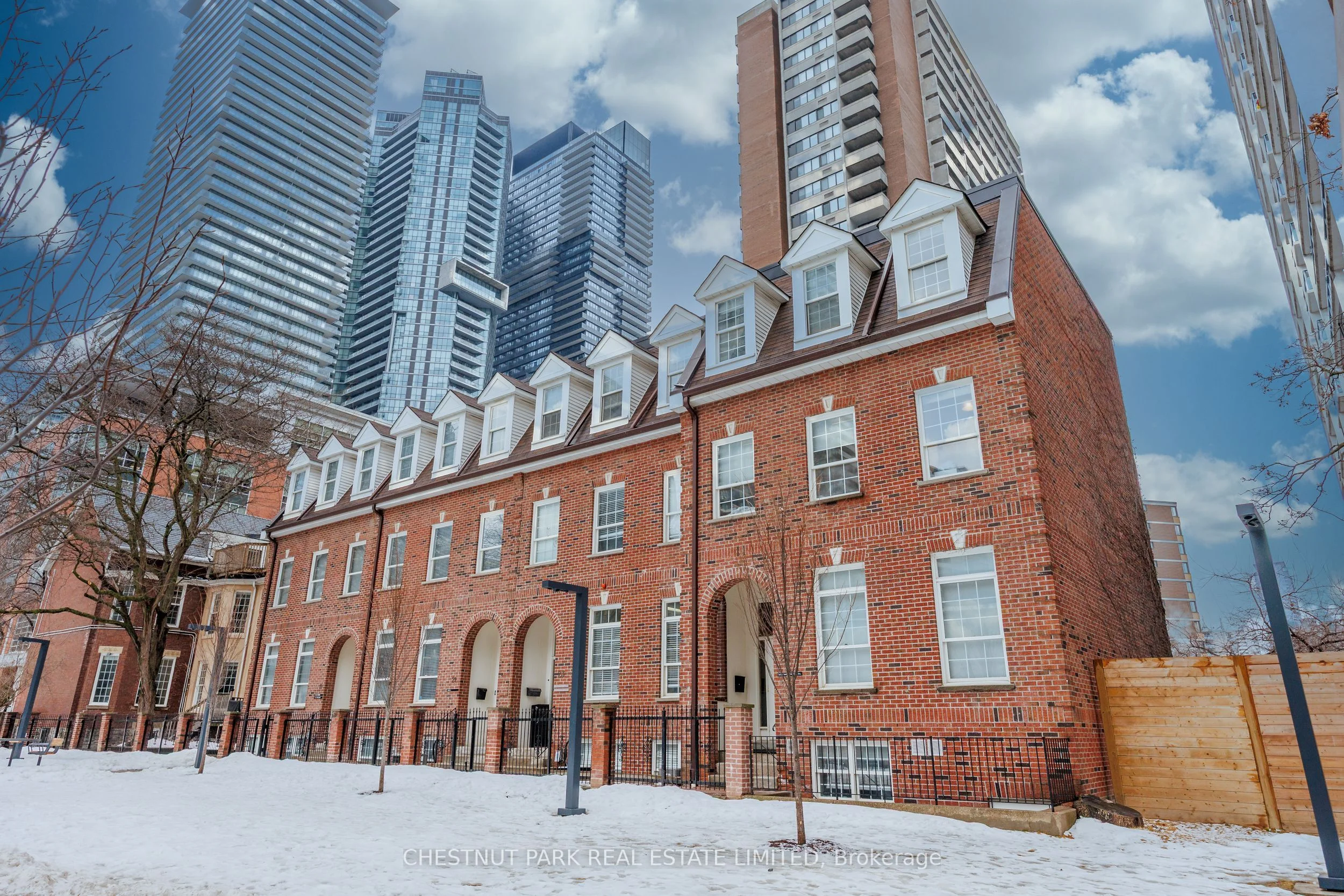 Condo Townhouse in Toronto