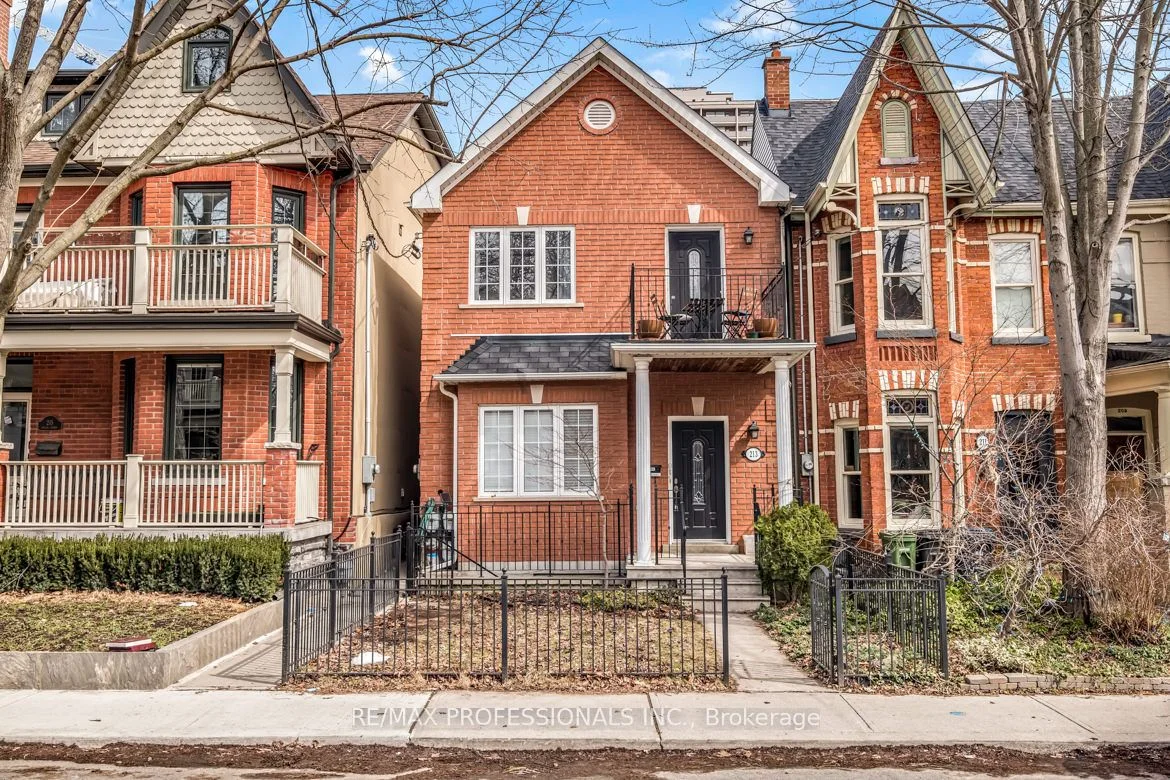 Triplex in Toronto