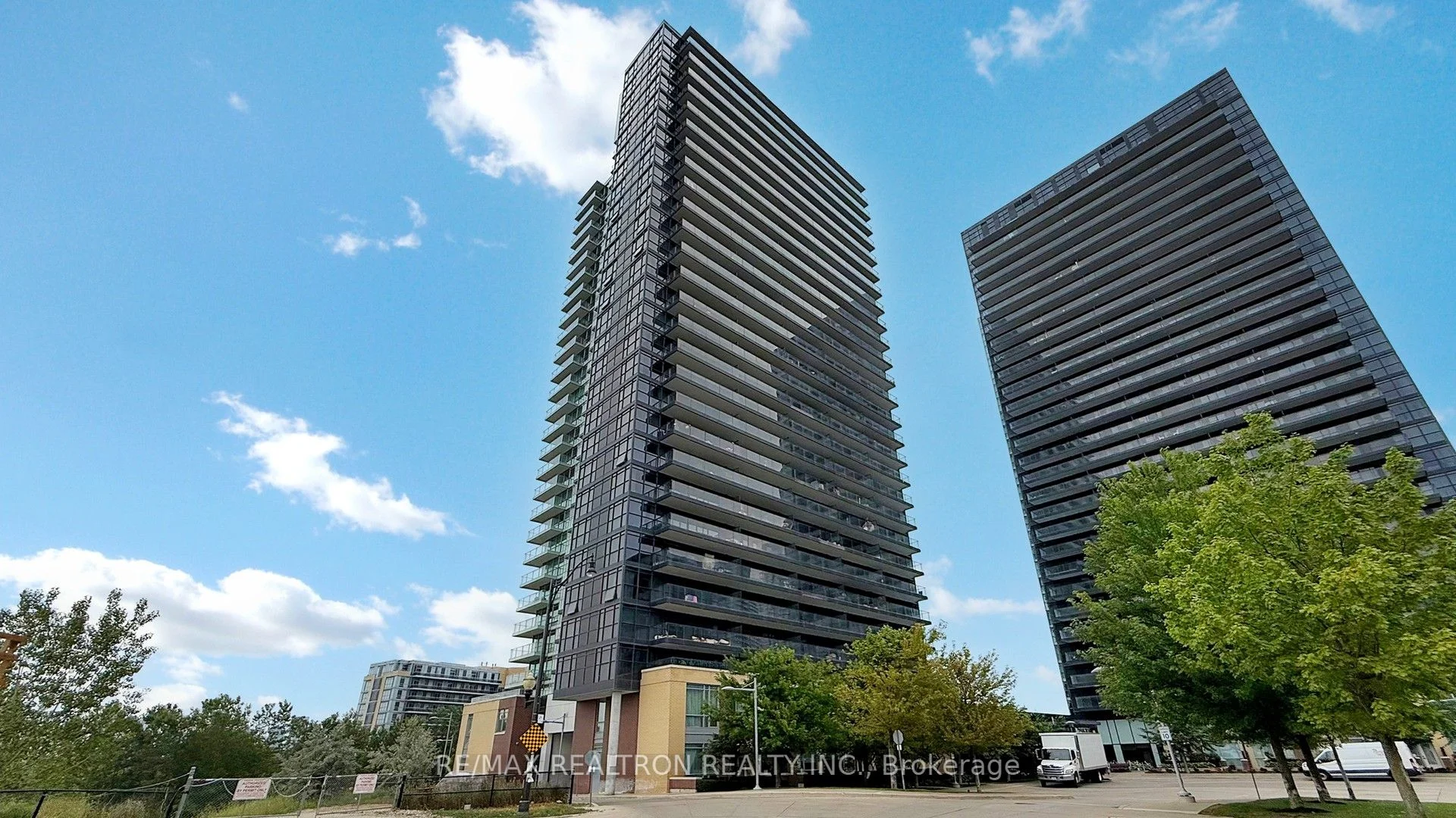 33 Singer Court 1711, Toronto C15, ON M2K 0B4