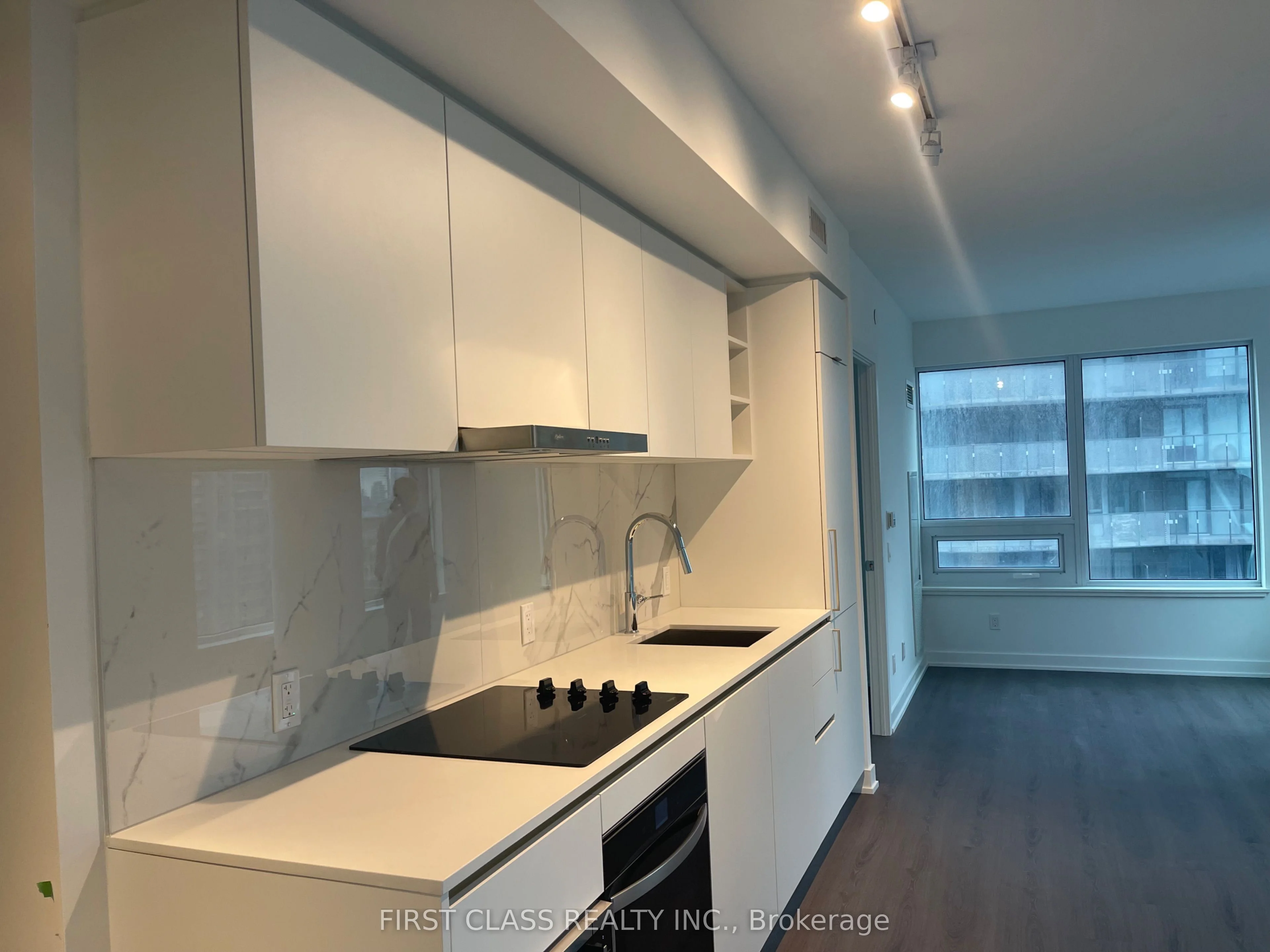 8 Wellesley Street W 2016, Toronto C01, ON M4Y 0J5