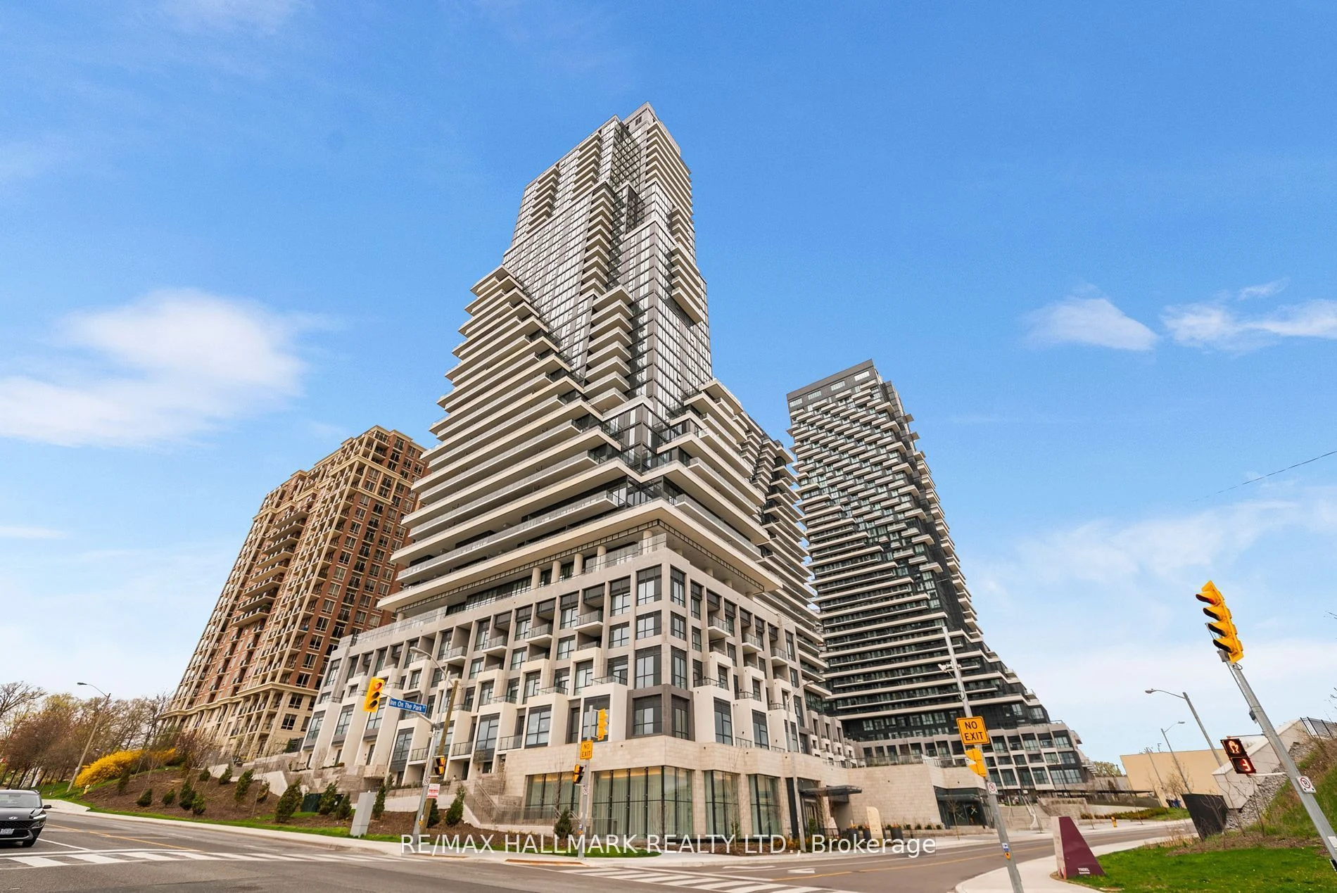 10 Inn On The Park Drive 1710, Toronto C13, ON M3C 0P9