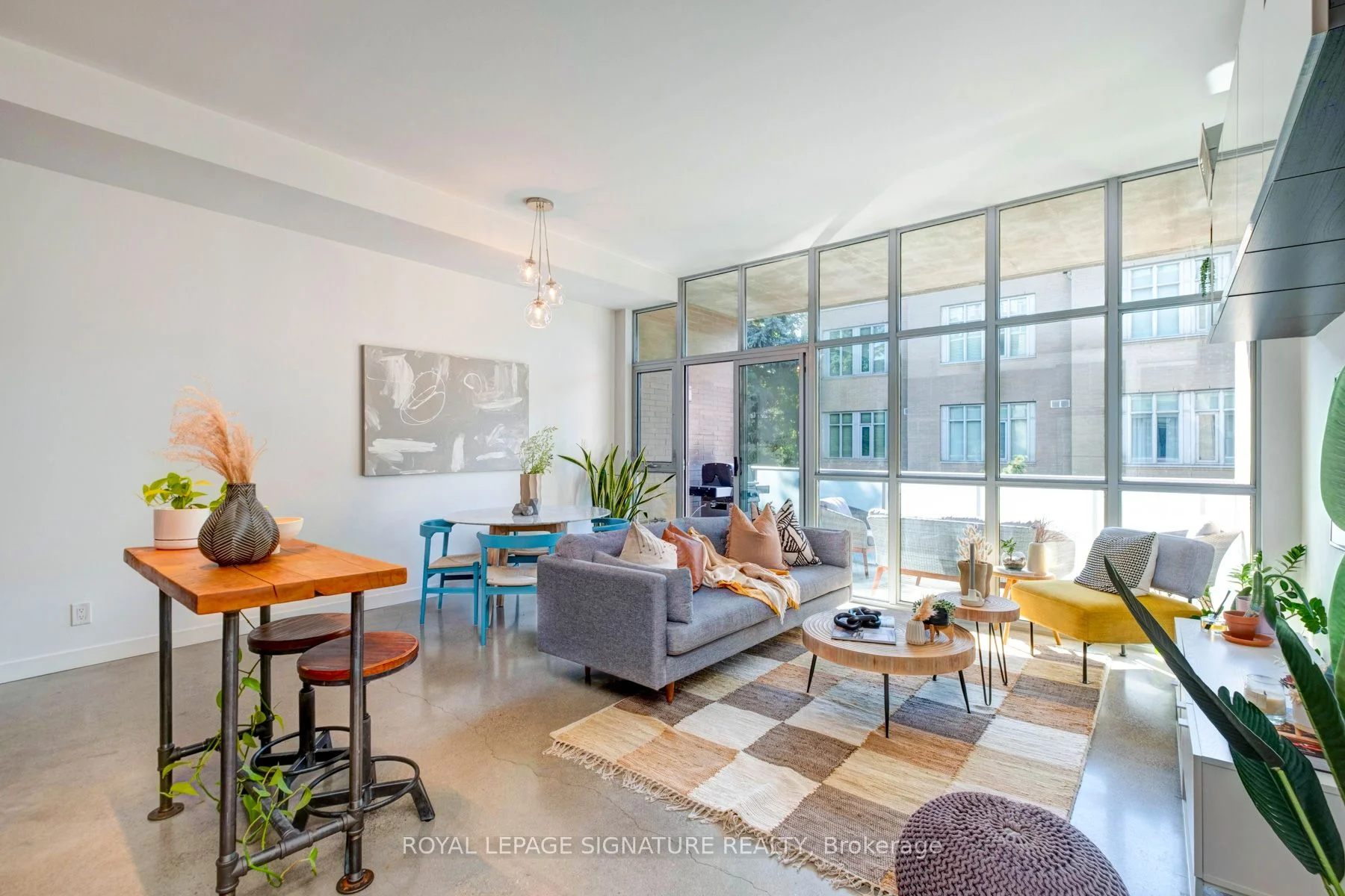 Condo Apartment in Toronto