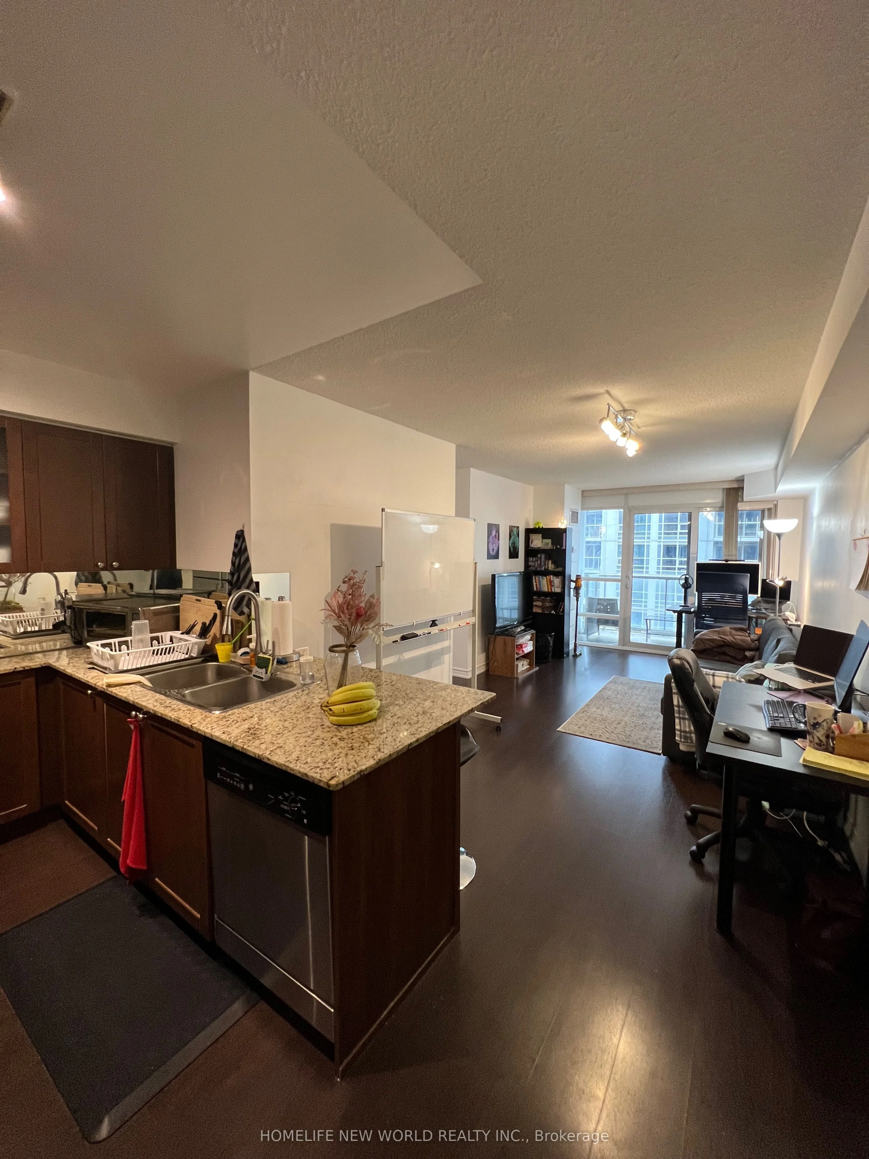 761 Bay Street 1113, Toronto C01, ON M5G 2R2
