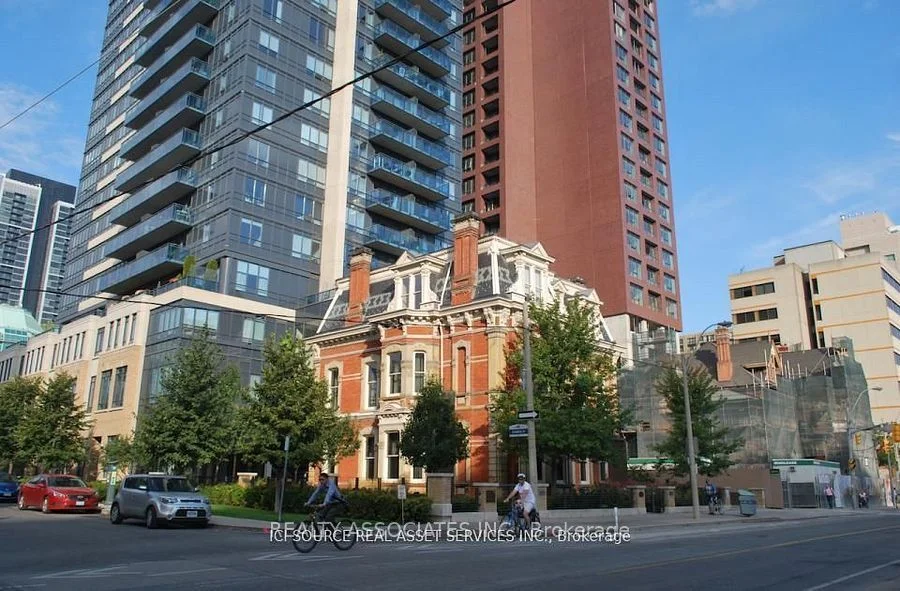 28 Linden Street 901, Toronto C08, On M4y 0a4