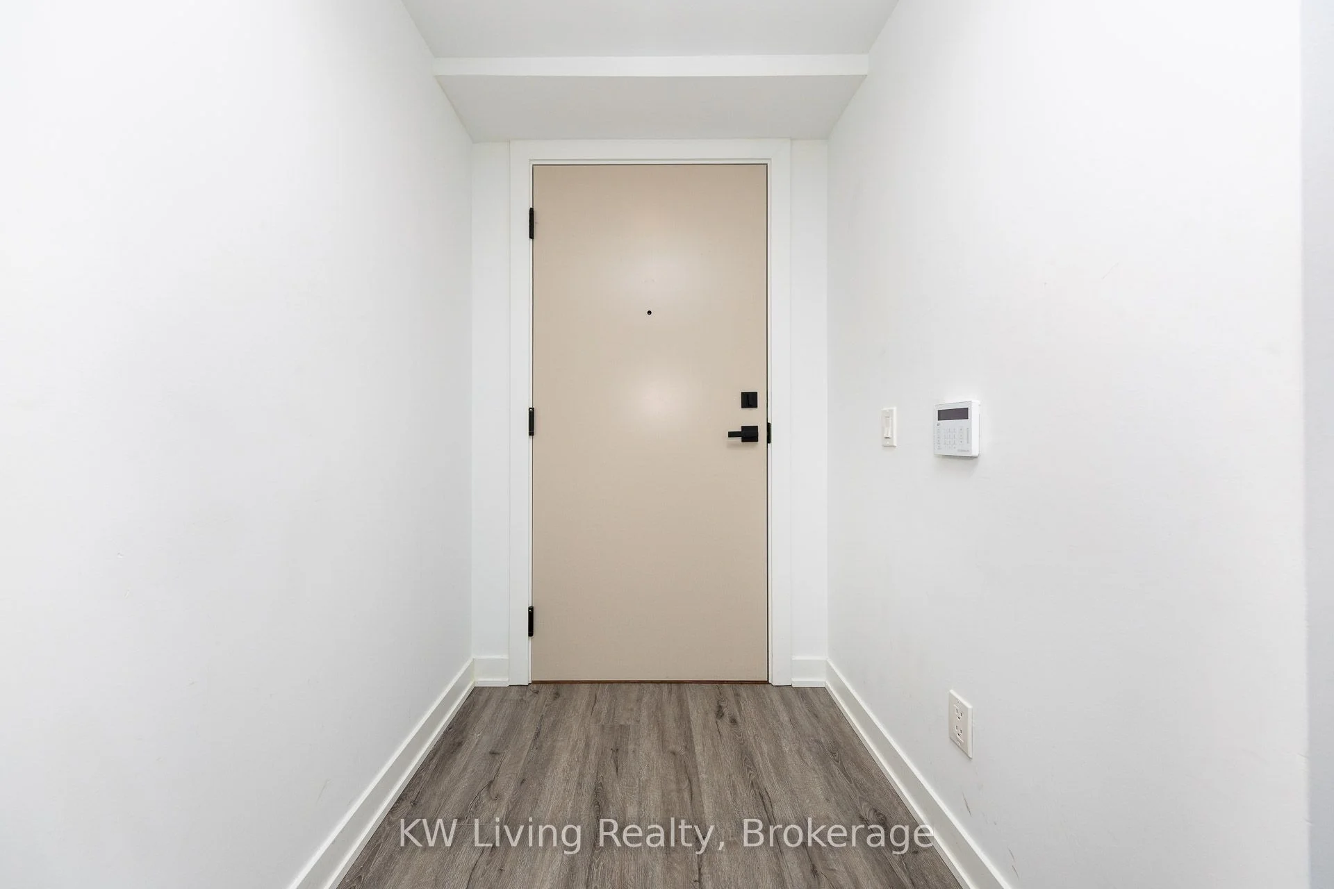 327 King Street W 902, Toronto C01, ON M5V 0W7
