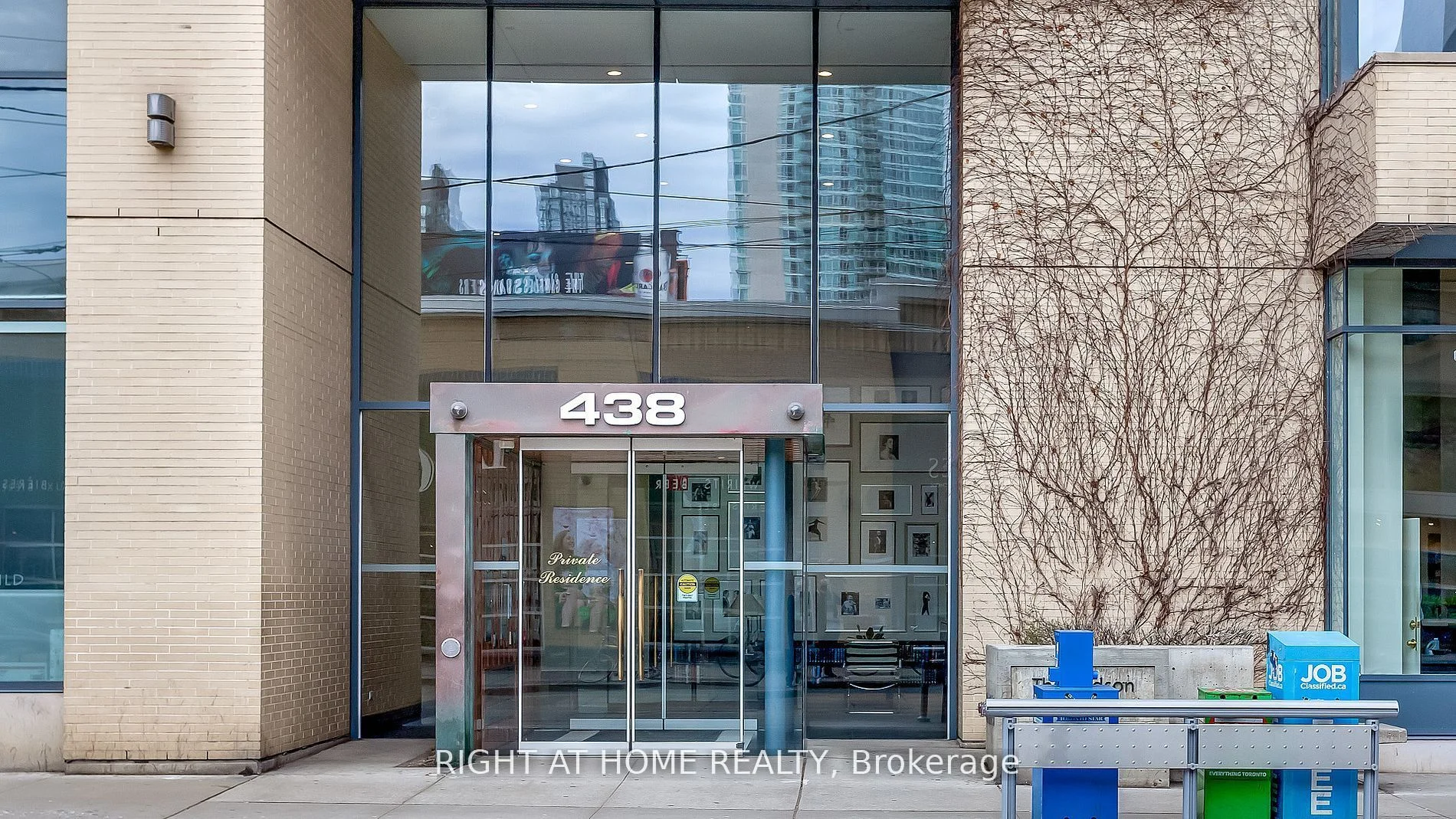 438 King Street W 1302, Toronto C01, ON M5V 3T9