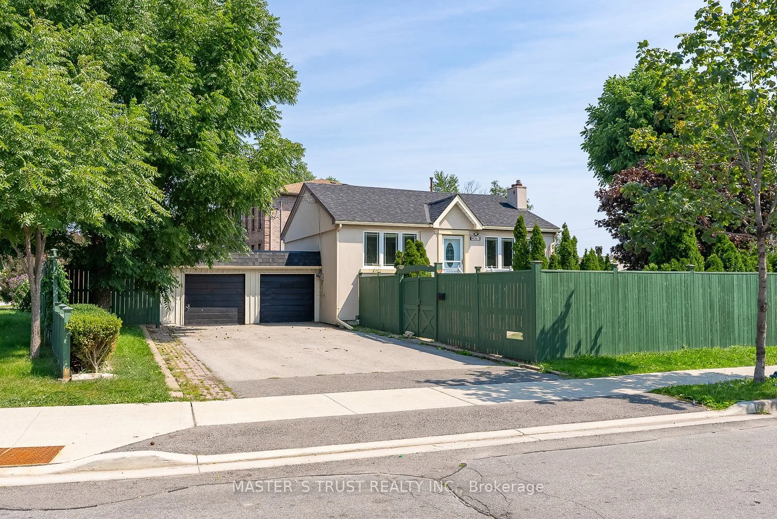 4061 Dufferin Street, Toronto C06, ON M3H 5R7