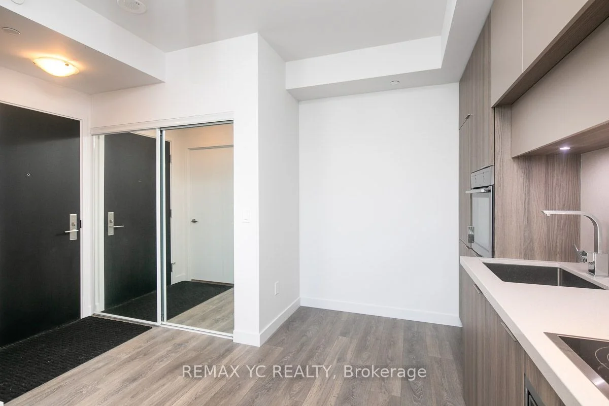 8 Eglinton Avenue E 3307, Toronto C10, ON M4P 0C1