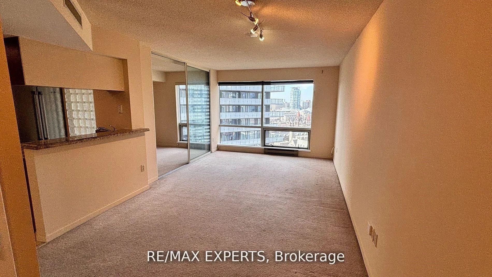 1001 Bay Street 2116, Toronto C01, On M5s 3a6
