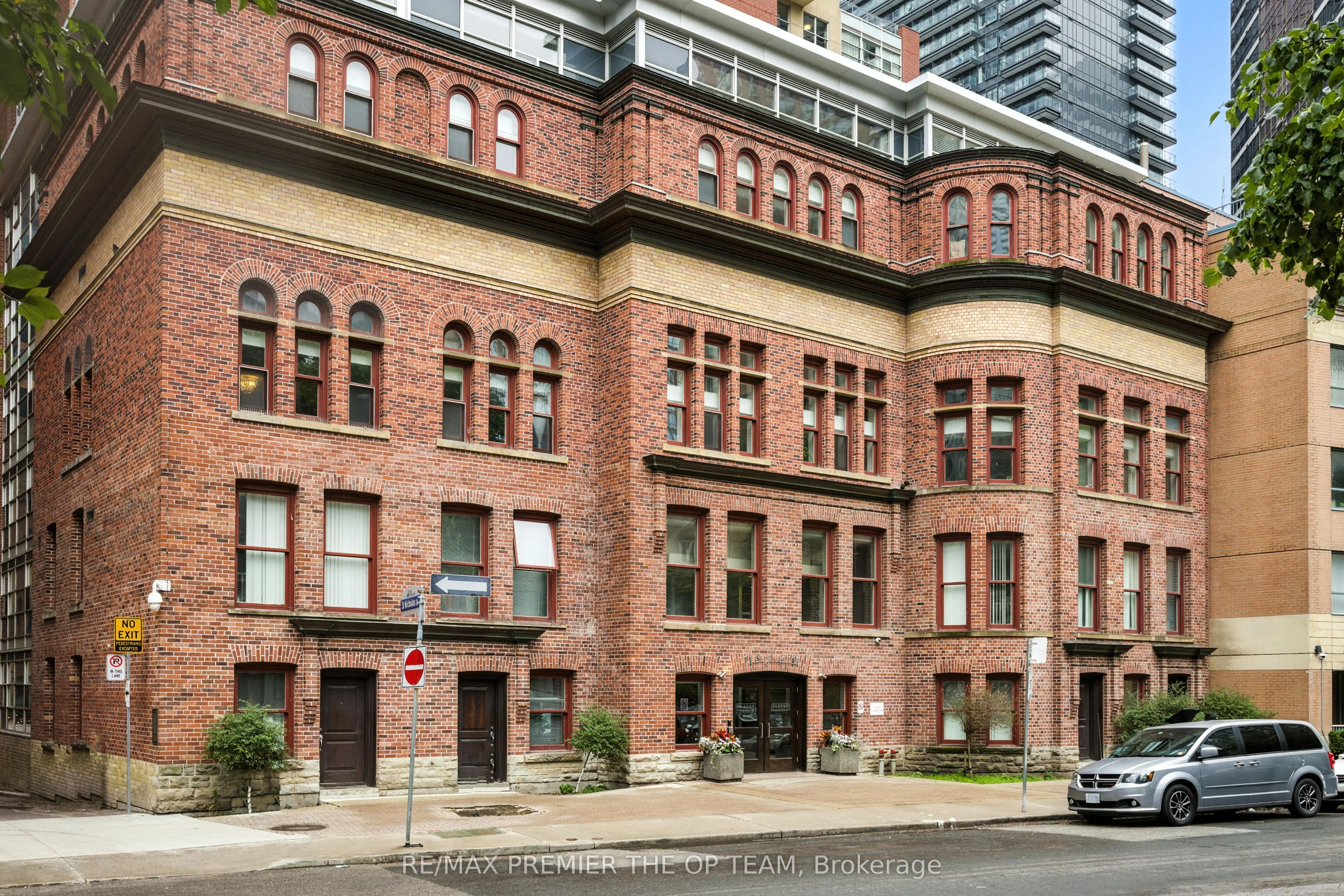 11 St Joseph Street 407, Toronto C01, On M4y 3g4
