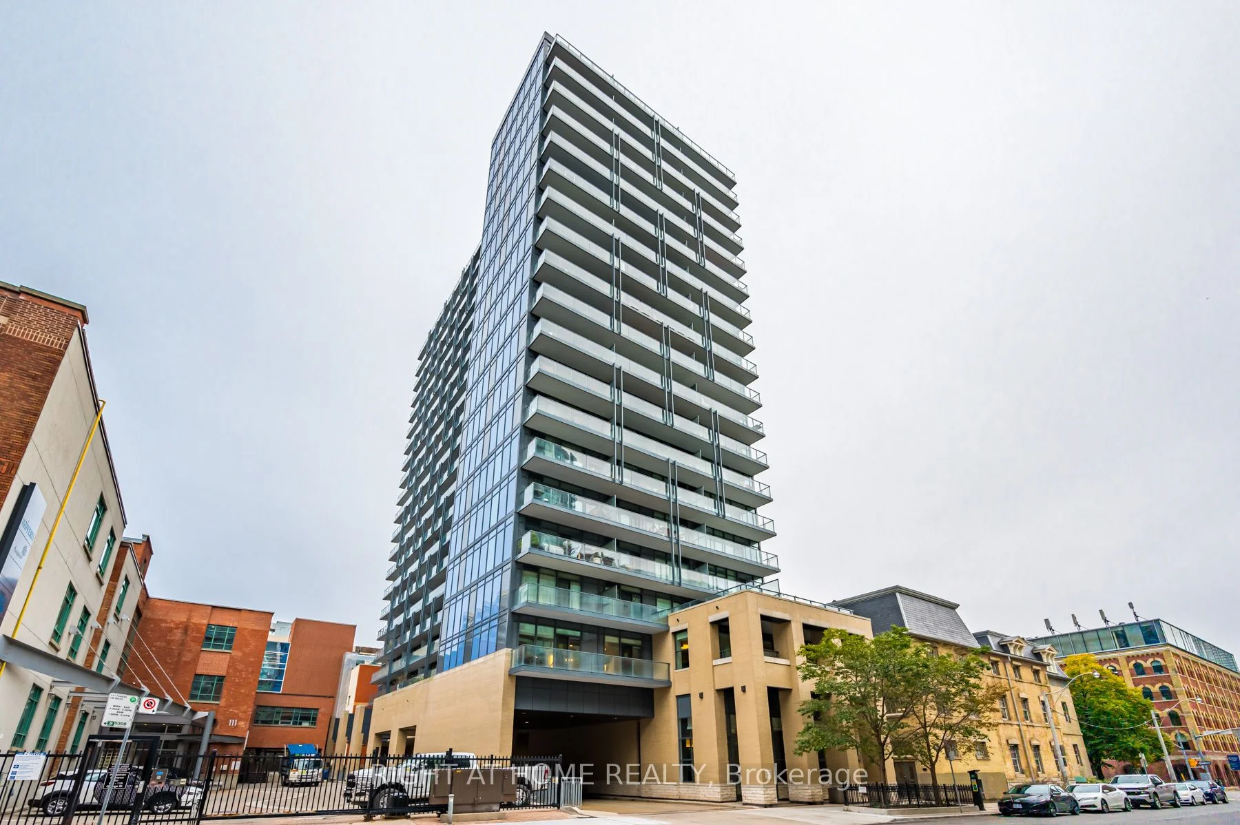 105 George Street 1415, Toronto C08, On M5a 2n4