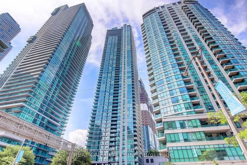 33 Bay Street 1607, Toronto C01, On M5j 2z3