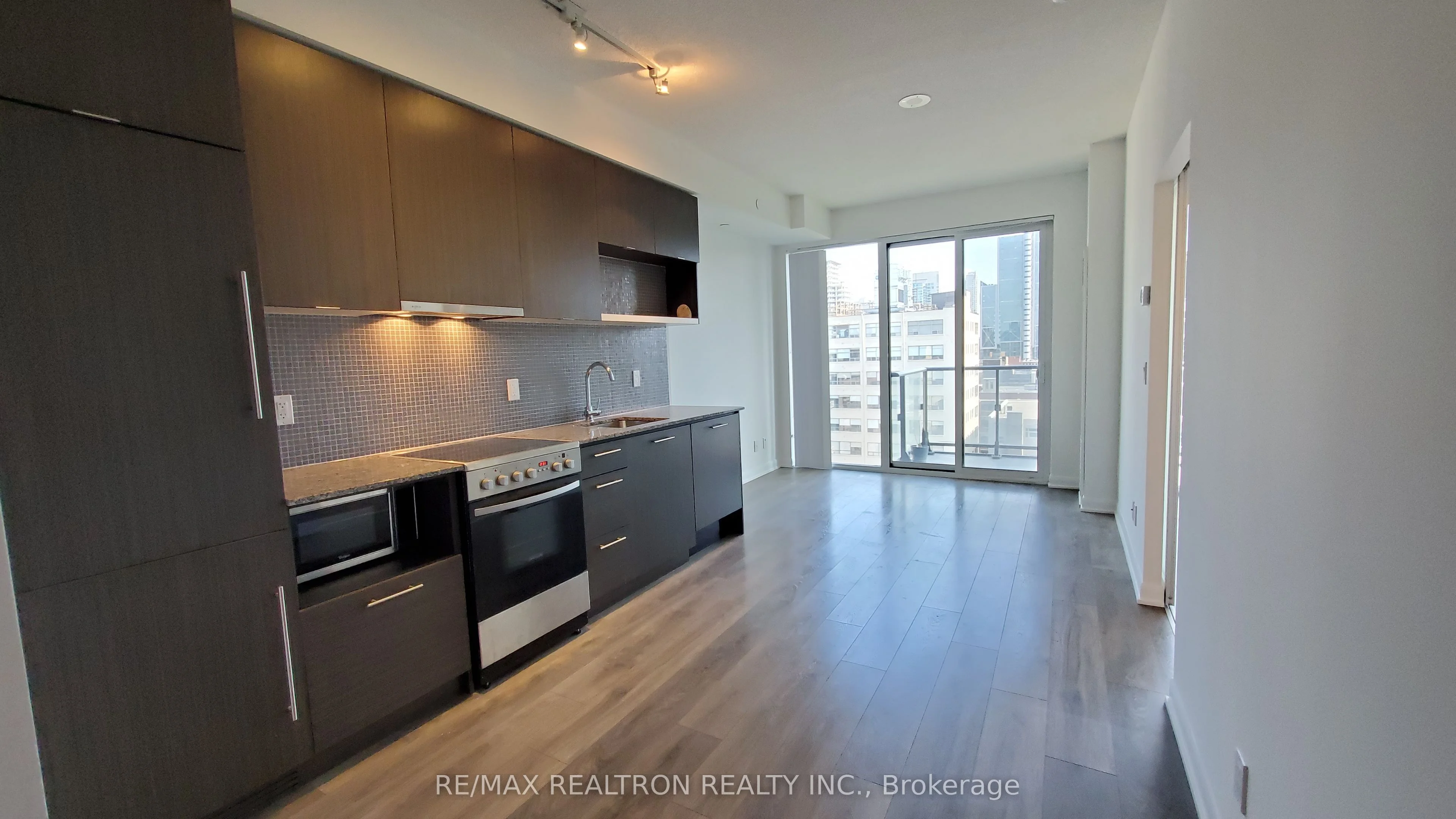 435 Richmond Street W 1007, Toronto C01, ON M5V 0N3