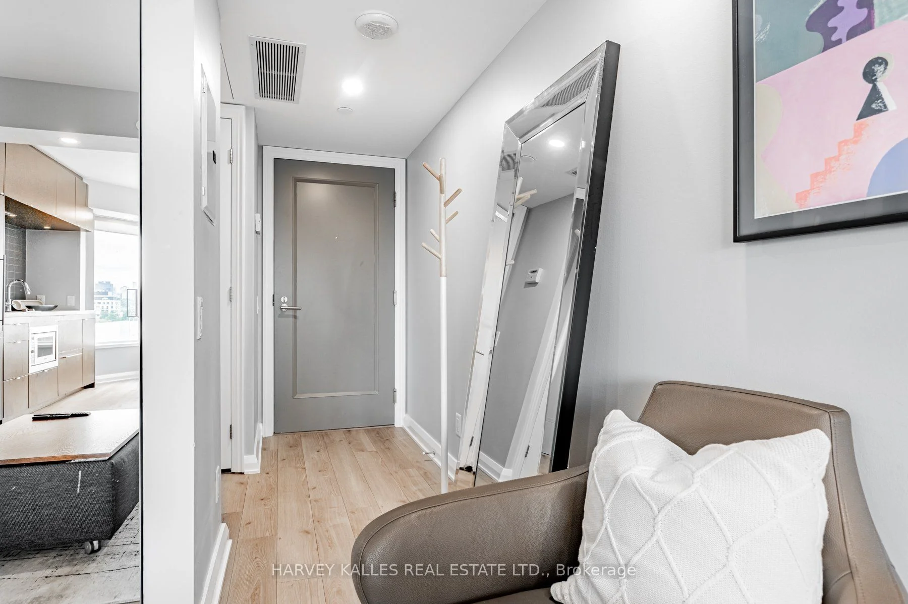 155 Yorkville Avenue 819, Toronto C02, ON M5R 1C4