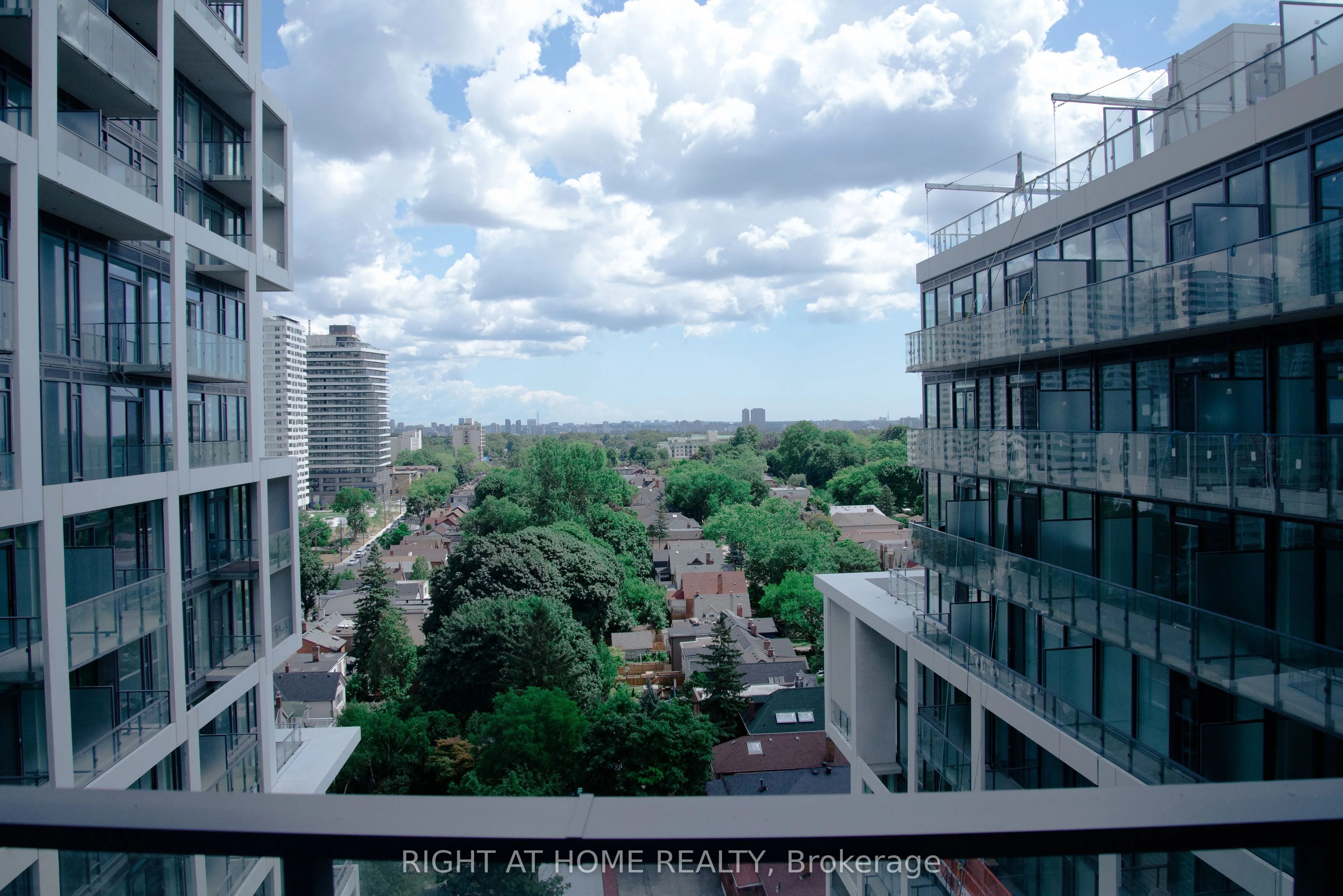 5 Soudan Avenue 1625, Toronto C10, ON M4S 1T5