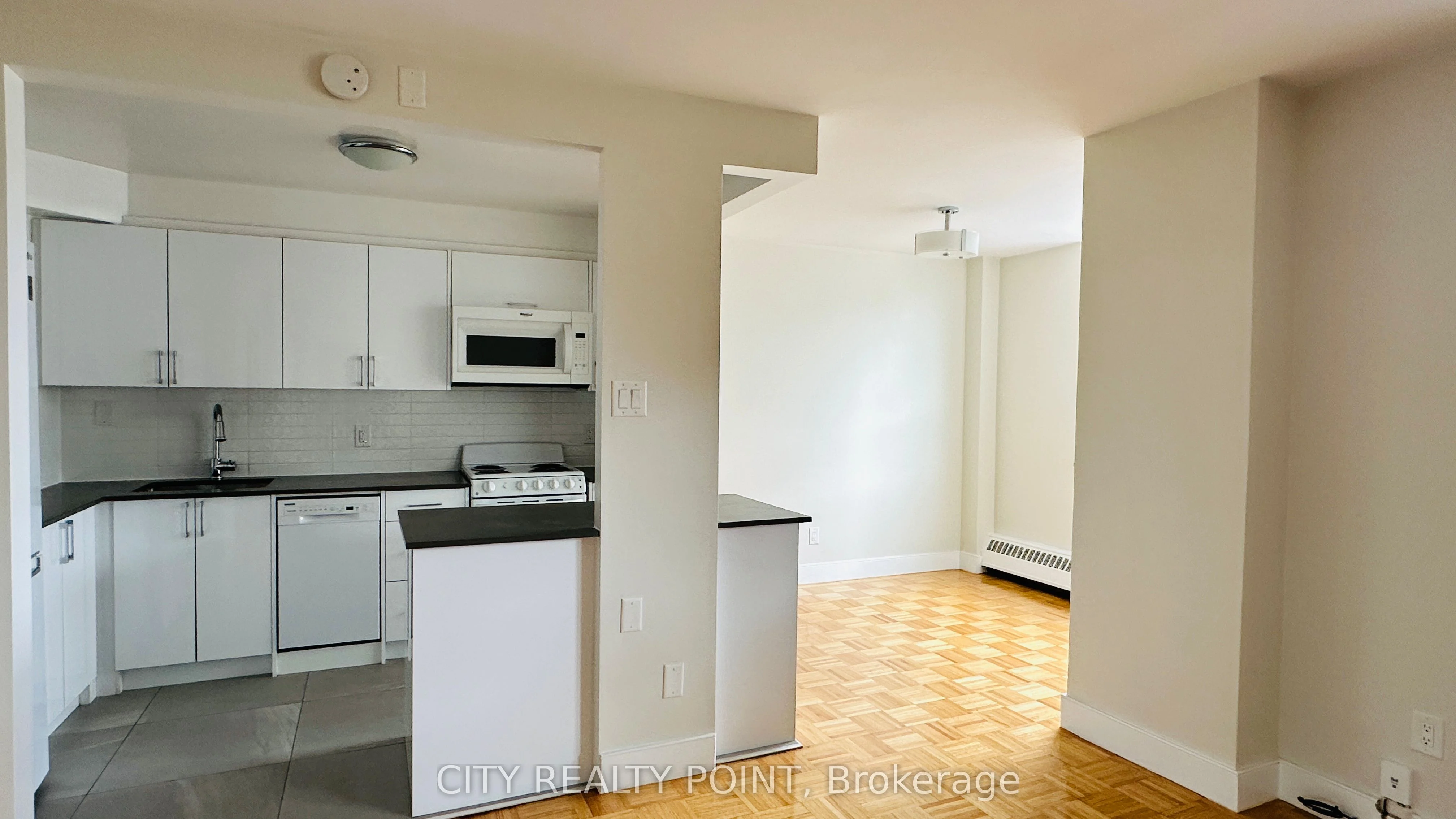 490 Eglinton Street E 506, Toronto C10, ON M4P 1M4