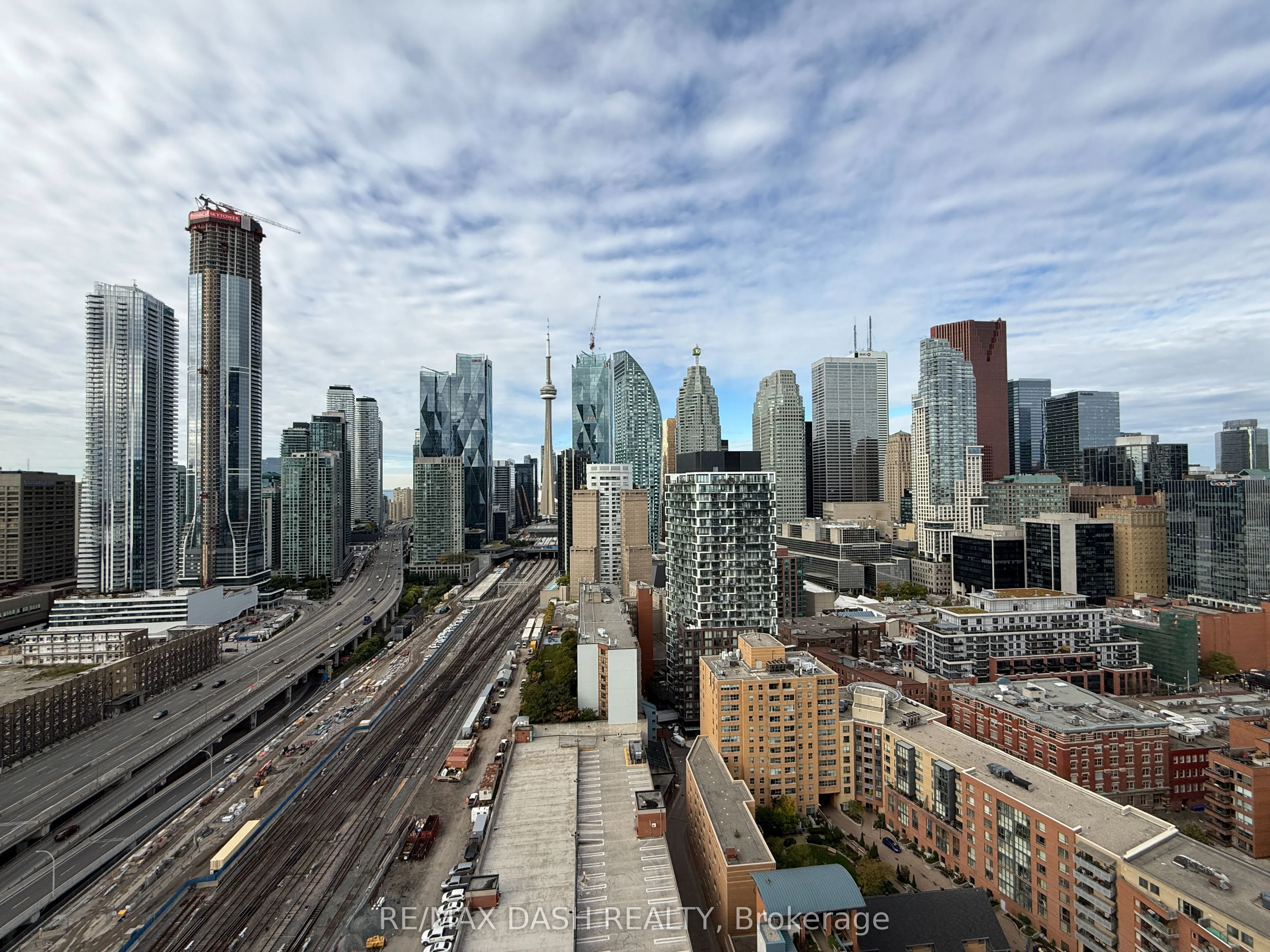 1 Market Street 2801, Toronto C08, ON M5E 0A2