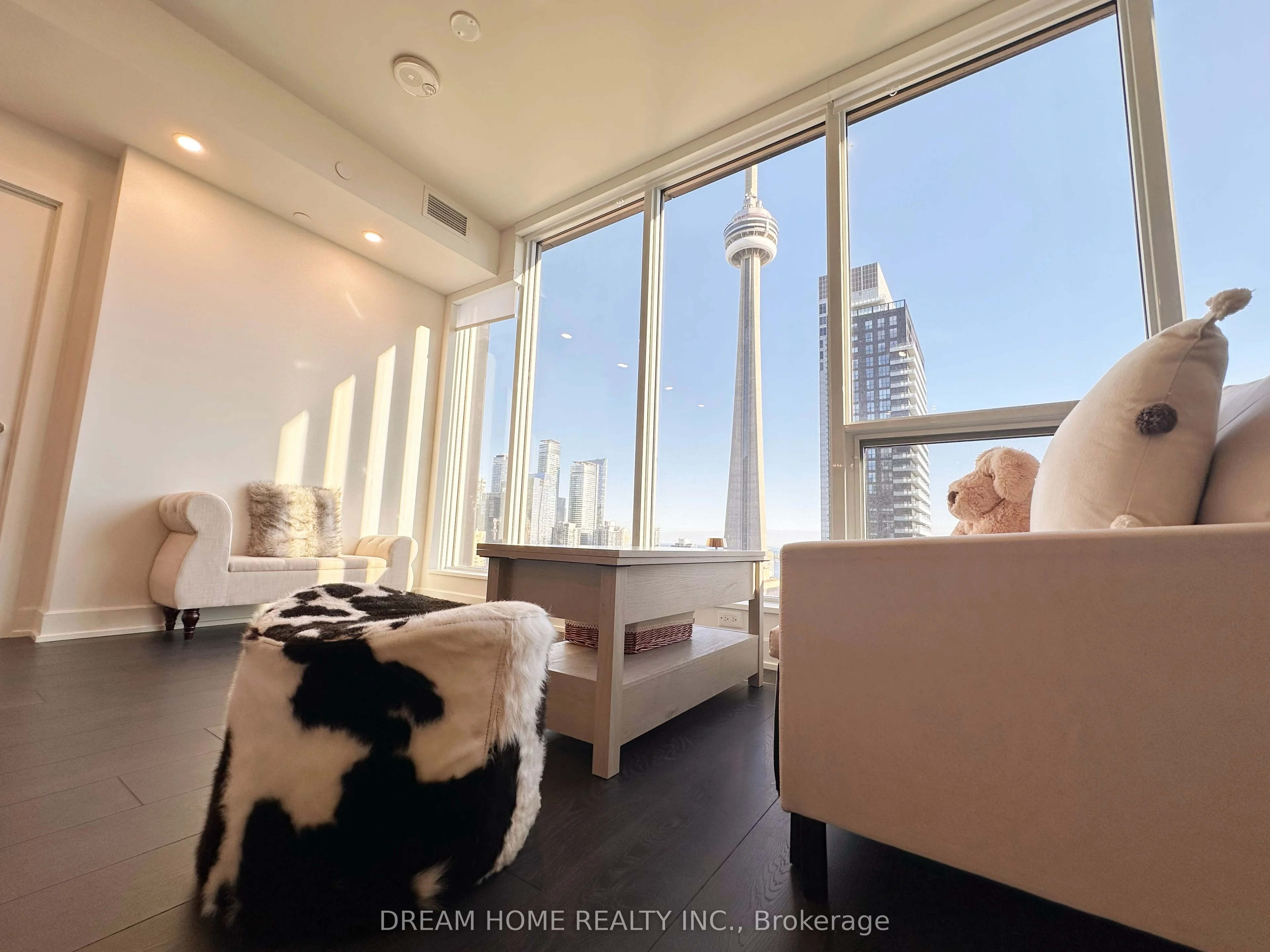 15 Mercer Street 2301, Toronto C01, ON M5V 1H2