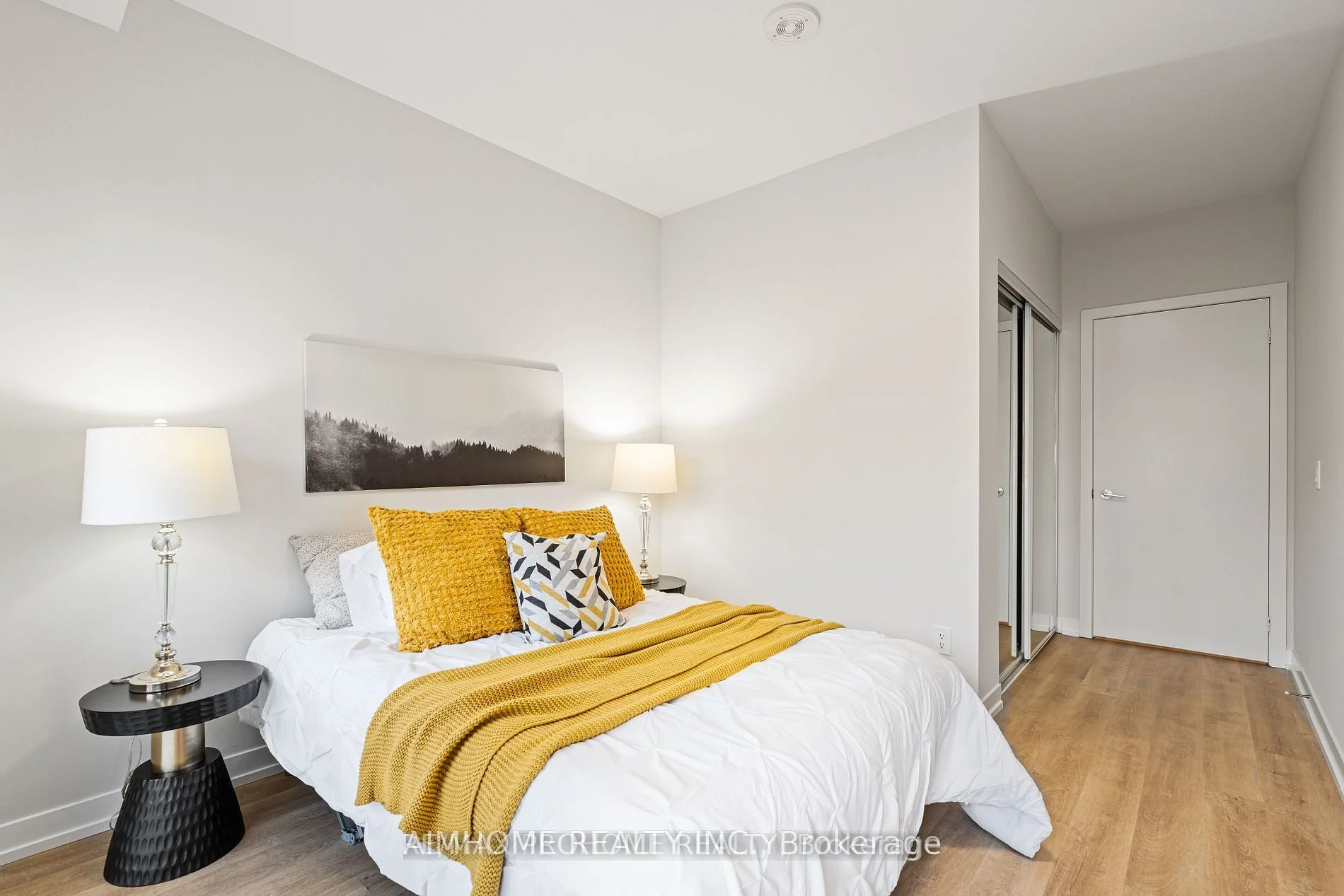 87 Wood St S Th01 Street S, Toronto C08, ON M4Y 0E8
