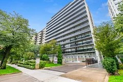 494 Avenue Road 107, Toronto C03, ON M4V 2J5