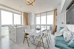 8 Eglinton Avenue E 5205, Toronto C10, ON M4P 0C1