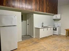 450 Spadina Avenue 6, Toronto C01, ON M5T 2G8