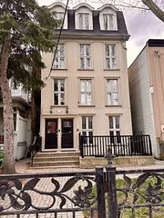 148 Borden Street, Toronto C01, On M5s 2n3