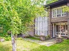 15 Ridelle Avenue, Toronto C04, ON M6B 1H5