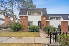 94 George Henry Boulevard 32, Toronto C15, ON M2J 1E7
