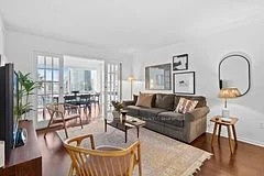 1001 Bay Street 1815, Toronto C01, ON M5S 3A6