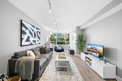 711 Bay Street 419, Toronto C01, On M5g 2j8