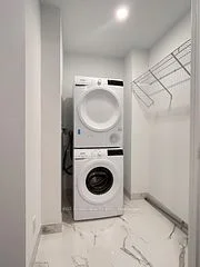 88 Queen Street E 1609, Toronto C08, ON M5C 0B6